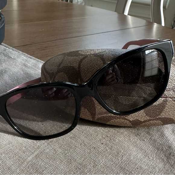 Coach Courtney sunglasses with case. - Picture 1 of 12